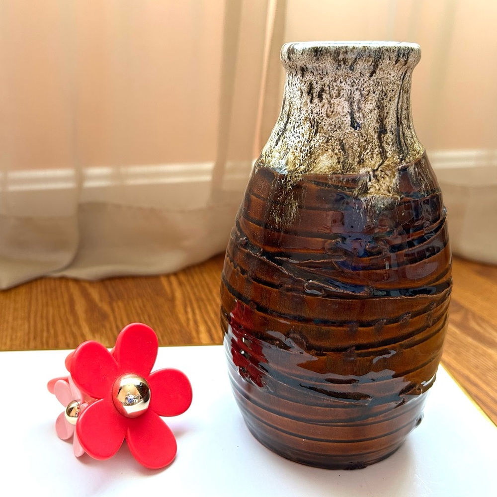 FREE Ceramic vase with gold glitter for home decor